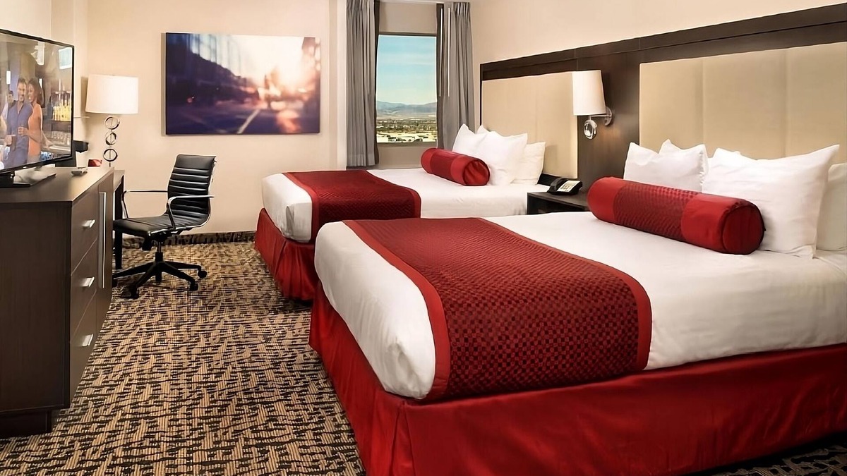 Gateway District Hotel | Exciting Vegas Adventure! Modern Unit, Swimming Pool, Onsite Casino!
