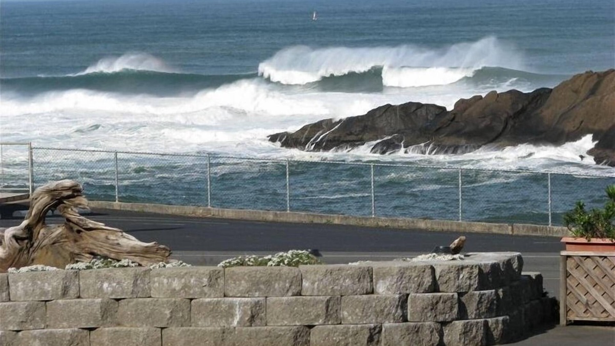 Depoe Bay Apartment | Exciting View,especially during the WinterStorms. WiFi, CoveredPatio, CityCenter