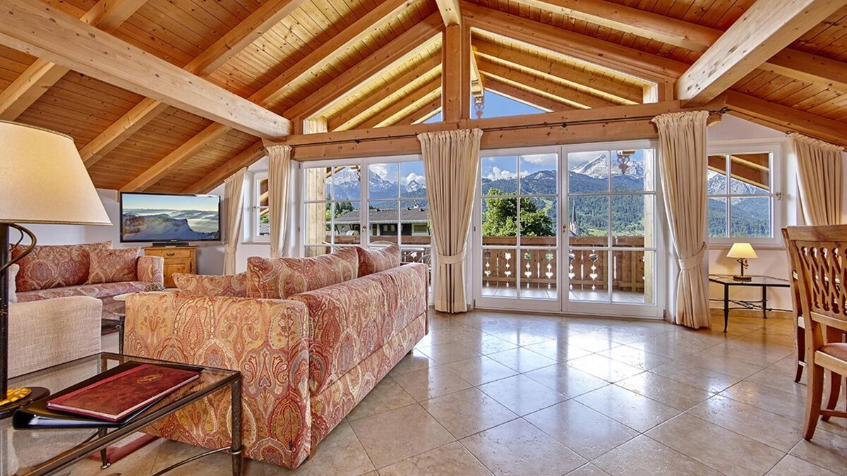 Garmisch-Partenkirchen Condo | Exclusive holiday apartment with a panoramic view