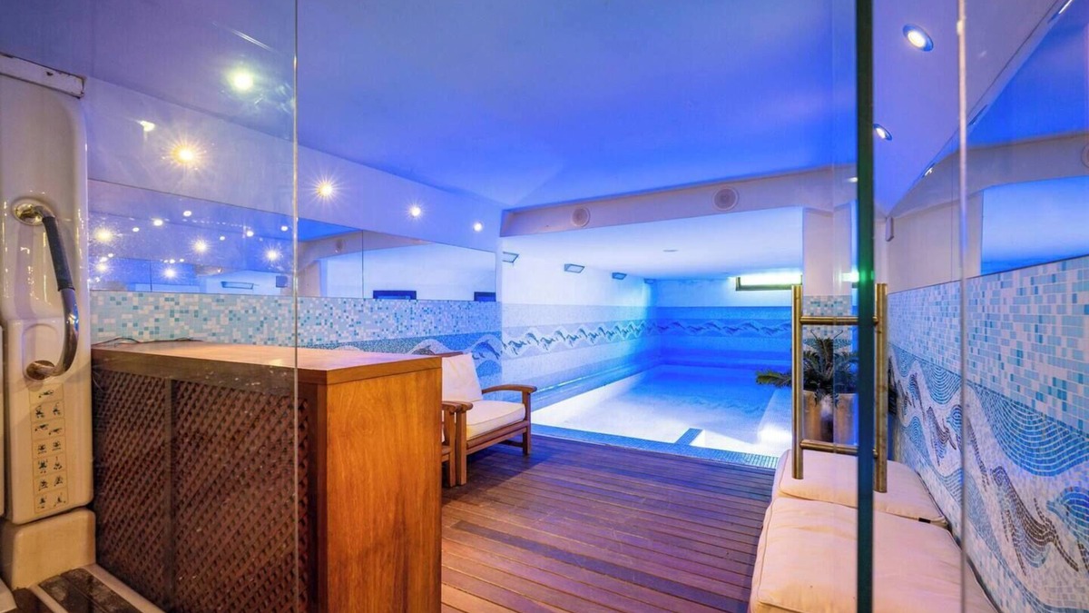 Palau Ski Chalet | Exclusiva Casa de Lujo con Piscinas y Amplio Jardín en Zona Tranquila