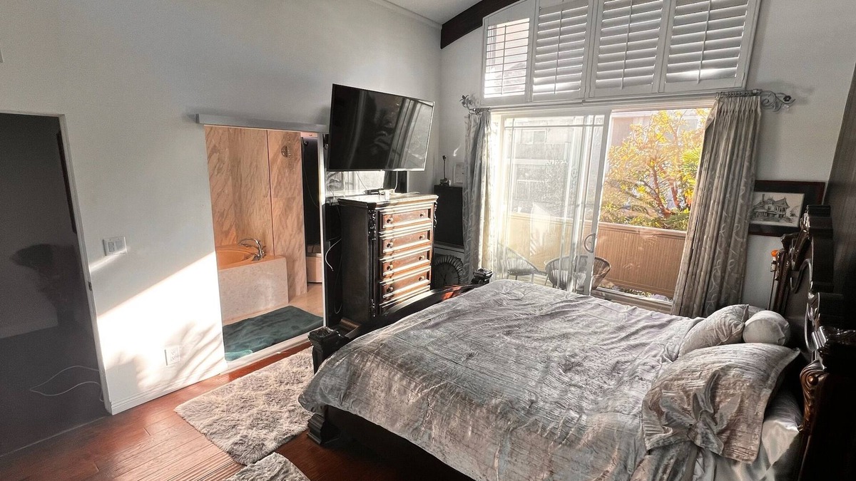 Del Rey House | Exclusive 3-bedroom townhome in charming Marina del Rey with WiFi, AC
