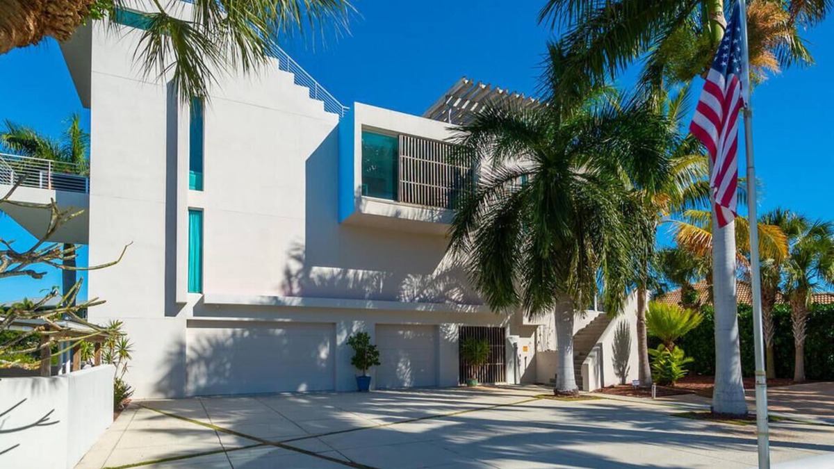 Trailer Estates House | Exclusive 5-Level Waterfront Solstice House on Sarasota Bay