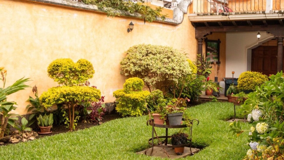 Jocotenango House | Exclusive and Colonial Condominium, Private Jacuzzi, Terrace, Garden