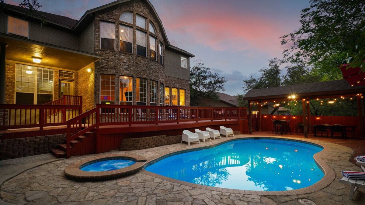 Vance Jackson House | Exclusive and modern - Hot tub, pool, game room