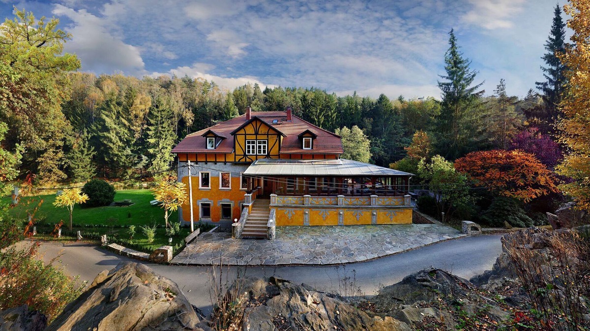 Grossschirma Villa | Exclusive apartment in a villa with park in Großschirma