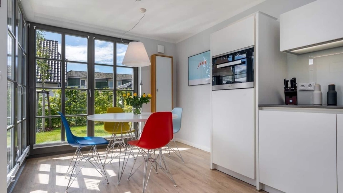 Zingst Apartment | Exclusive apartment in central location with garden, fireplace, WLAN, PS5, FIFA25, karaoke