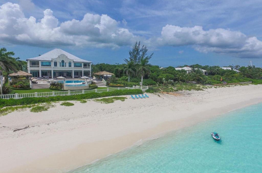 Old Fort Bay Villa | EXCLUSIVE BEACHFRONT MANSION 9 BR (VILLA C)