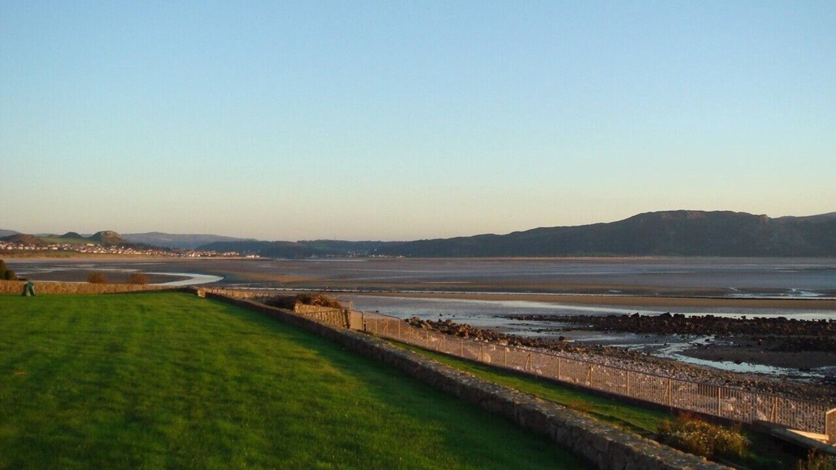 Llandudno Ski Chalet | Exclusive beachside lodge with panoramic sea views and beach access.