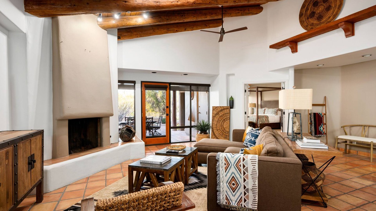 Pinnacle Peak House | Exclusive Boulder's Retreat near Downtown Cave Creek, hiking, scenic views.