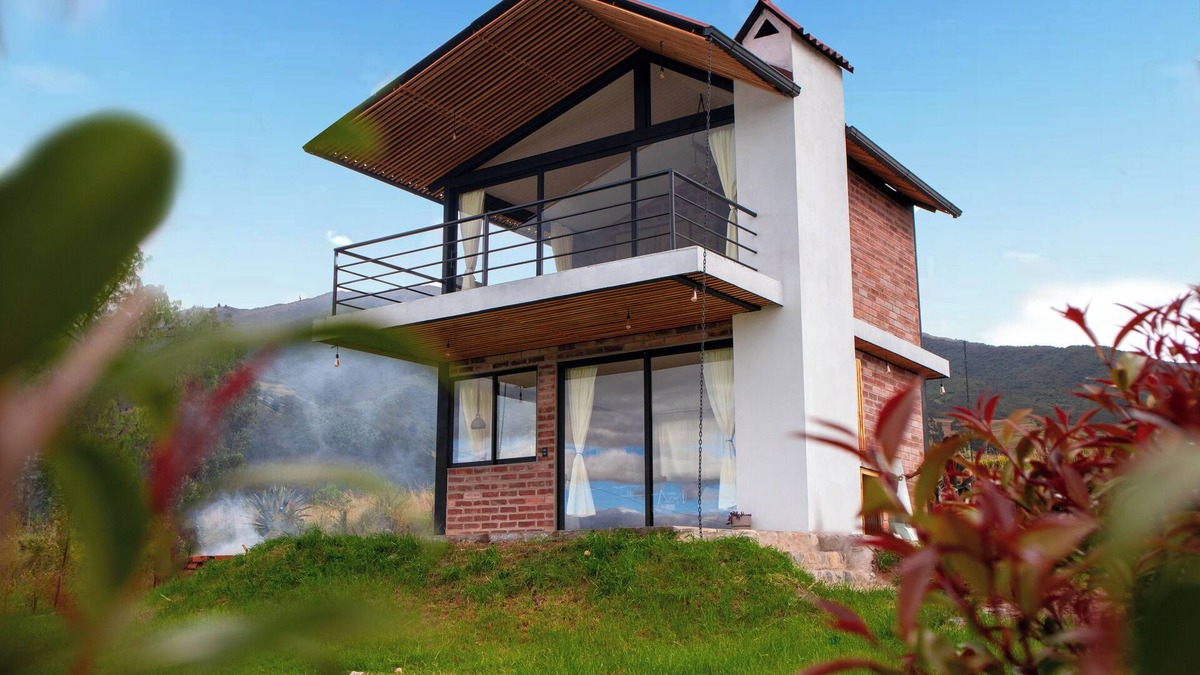 Eugenio Espejo Cabin | Exclusive Cabaña del Sol with a view of San Pablo Lake and Imbabura Volcano.