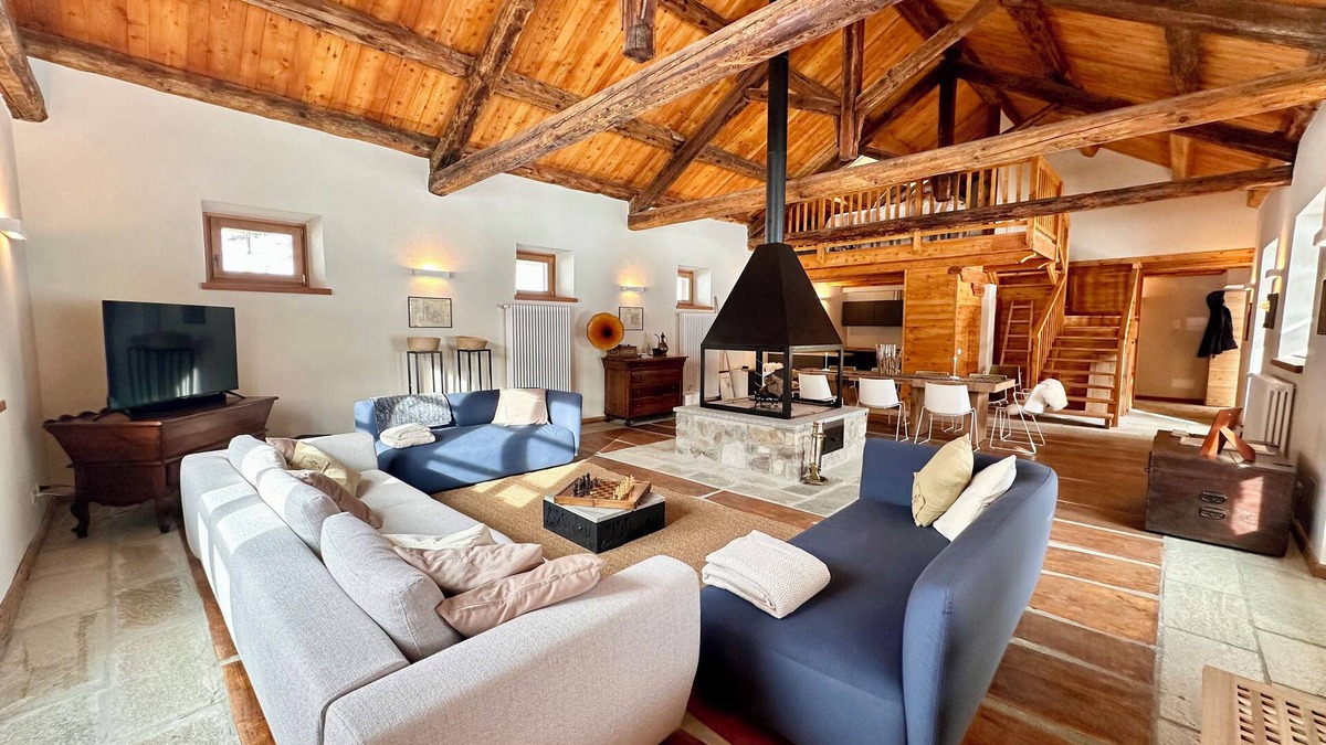 Cesana Torinese Ski Chalet | Exclusive chalet with direct access to ski slopes