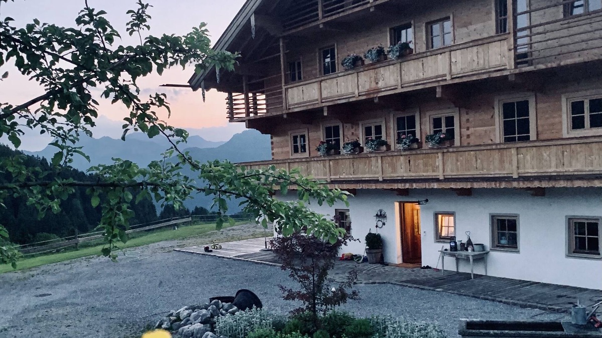 Erl Apartment | Exclusive chalet apartment with an open gallery