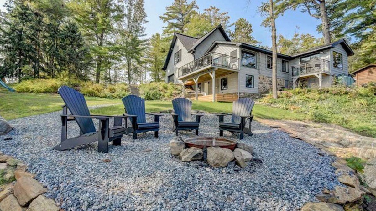 Gravenhurst Cottage | Exclusive Cottage with water views from all points