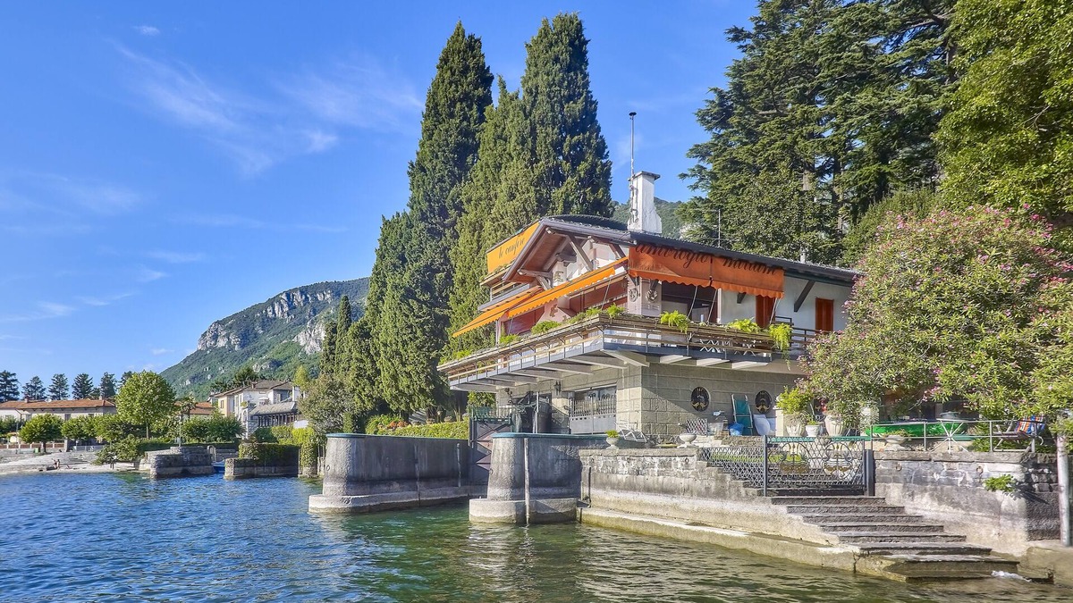 Lierna Villa | EXCLUSIVE DETACHED VILLA DIRECTLY ON THE LAKE WITH PRIVATE GARDEN.