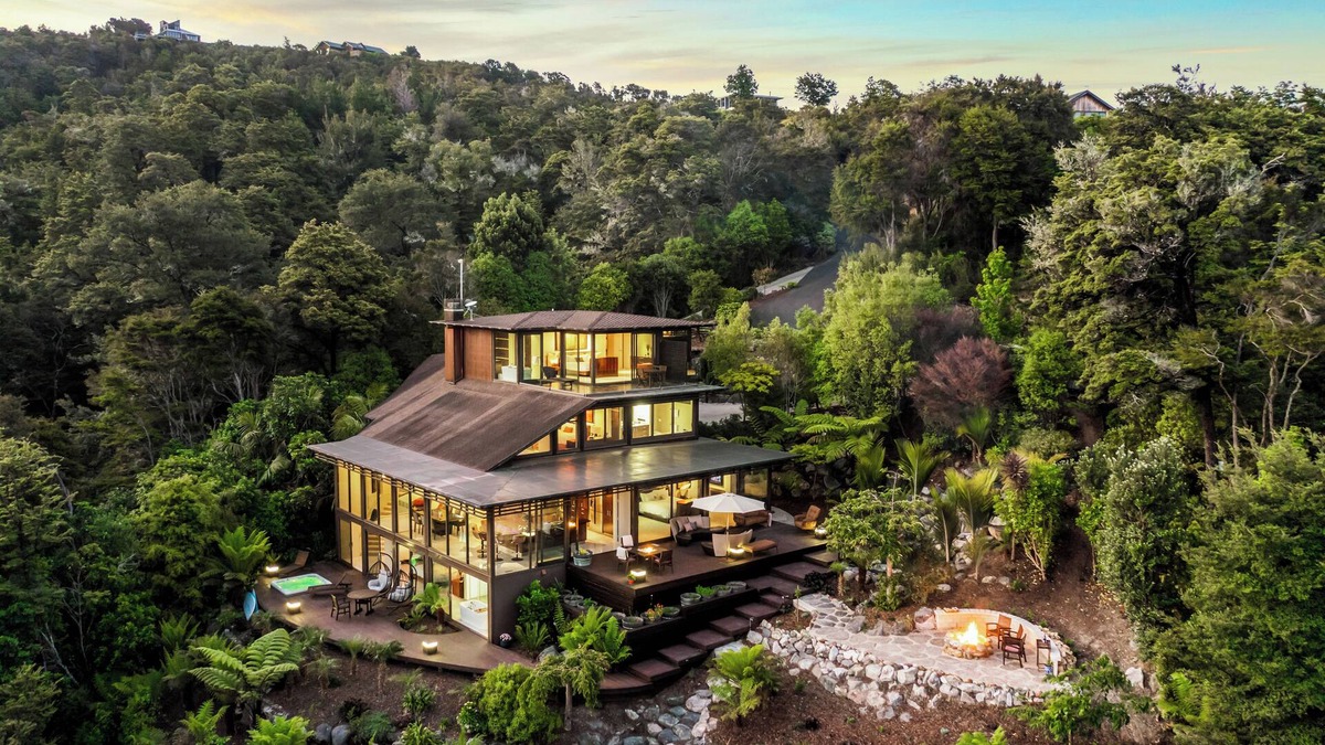Ngaio Bay Cabin | Exclusive Entire Lodge - Private Beach Access & Stunning Views