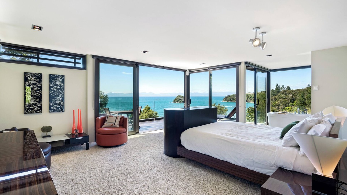 Ngaio Bay Cabin | Exclusive Entire Lodge