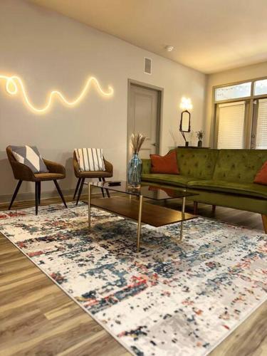 Greenway Plaza-Upper Kirby Apartment | Exclusive Escape