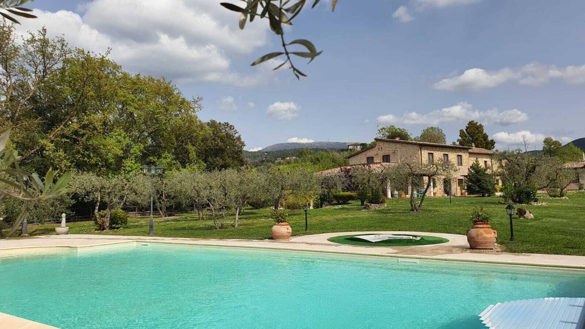 Calvi di Umbria Villa | Exclusive Farmhouse with Pool in Large Green Park - 4/9 Guests