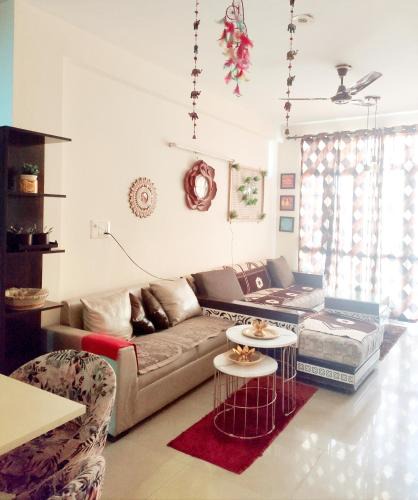 Landran Bed & Breakfast | Exclusive Floor on Manali Expressway for Family