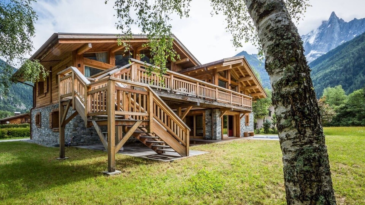Les Praz-de-Chamonix Ski Chalet | Exclusive 5 BR Chalet in the Valley