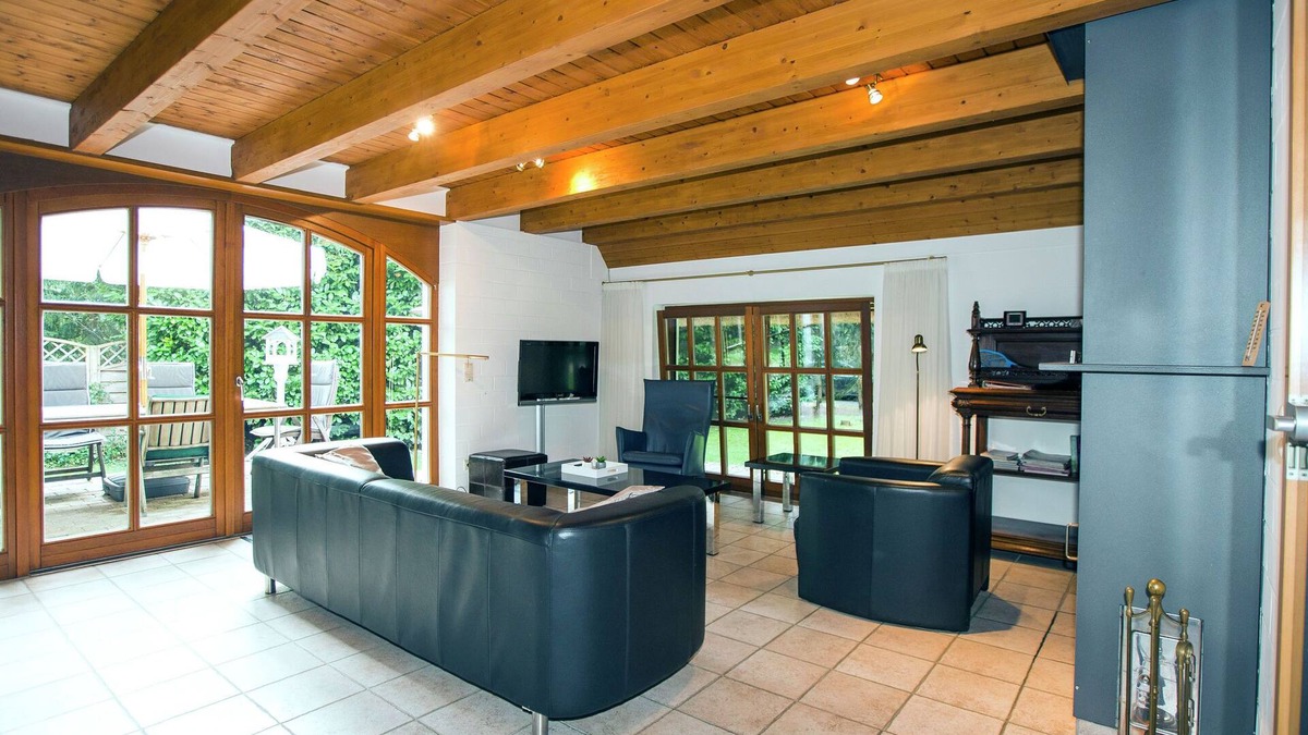 Uelsen House | Exclusive holiday home in Uelsen with conservatory