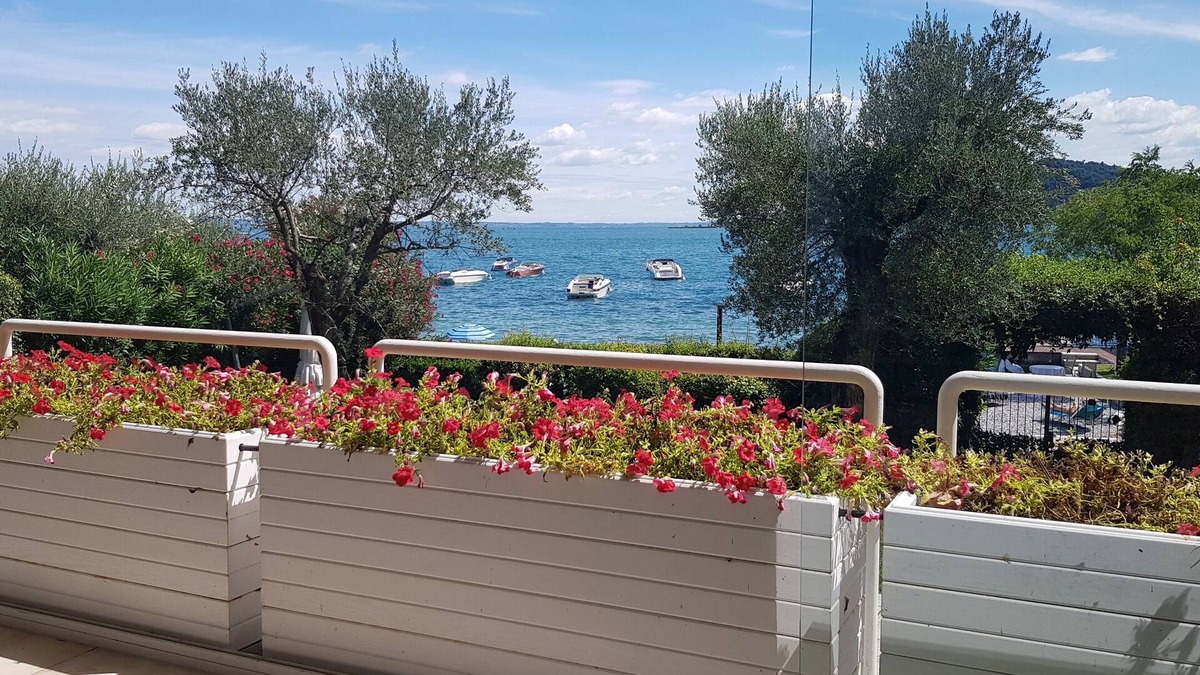 San Felice del Benaco Villa | Exclusive Villa on the beach