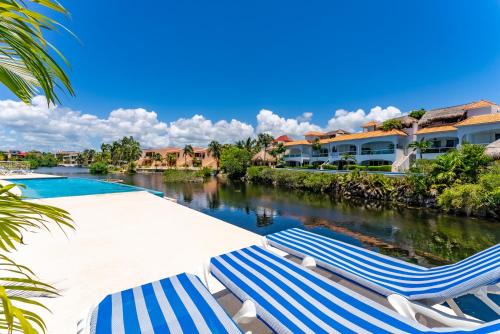 Puerto Aventuras Apartment | Exclusive, Lagoon Front, 2 min beach, Groundfloor, Grill & Paddleboard