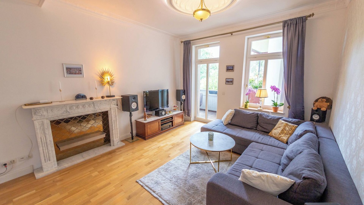 Sud Apartment | Exclusive large central apartment with balcony & stucco
