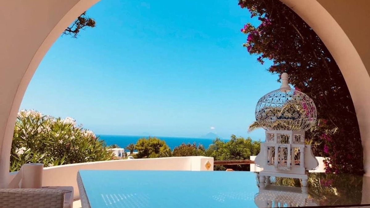 Vulcano Porto Villa | Exclusive Lentia house