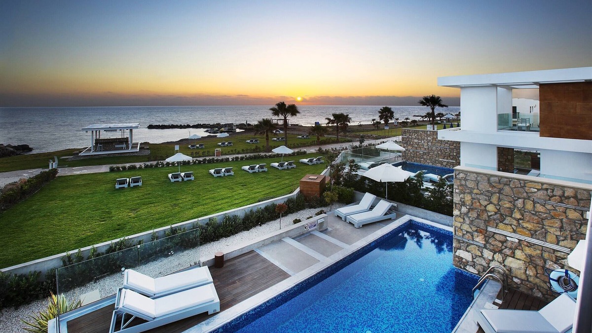 Paphos Villa | Exclusive Luxury Beachfront Villas - Prime Tourist Beach Location - Cyan