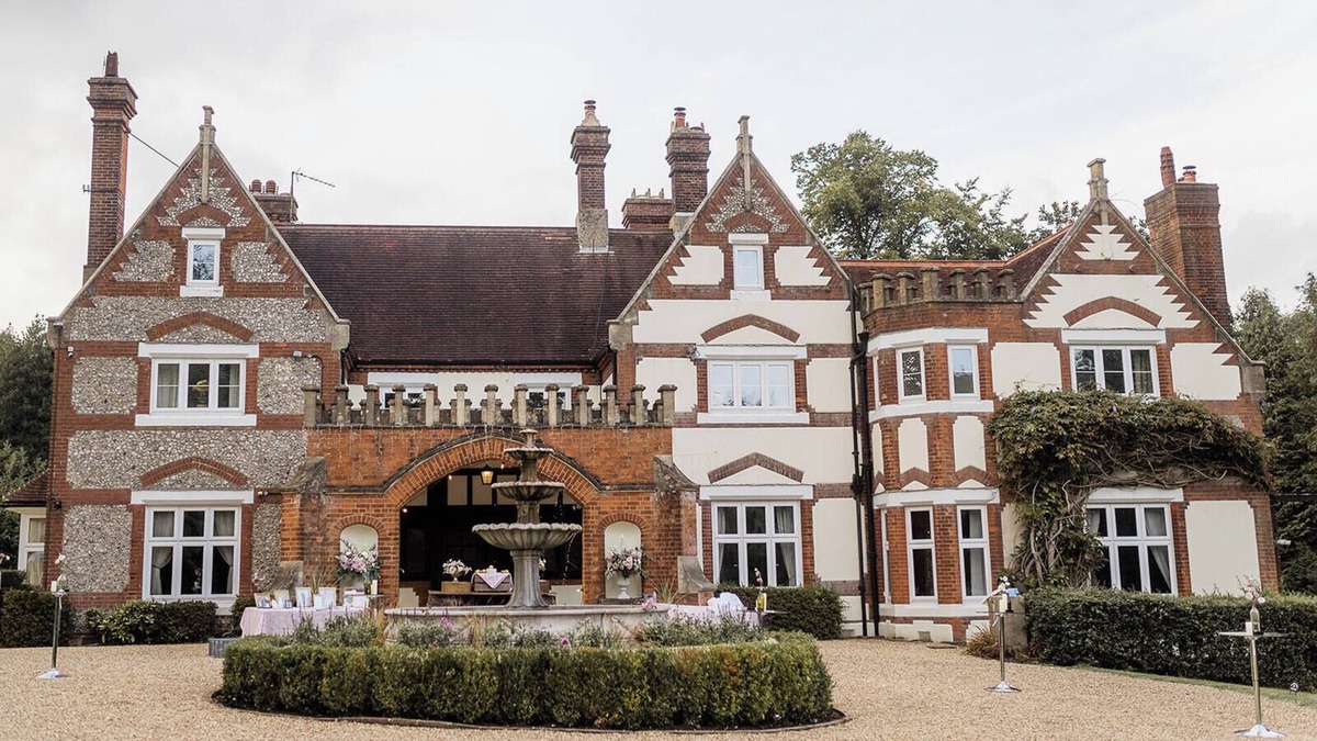 Tadworth House | Exclusive Luxury Surrey Manor, Sleeps 18+, Private Grounds, Parking, London Link