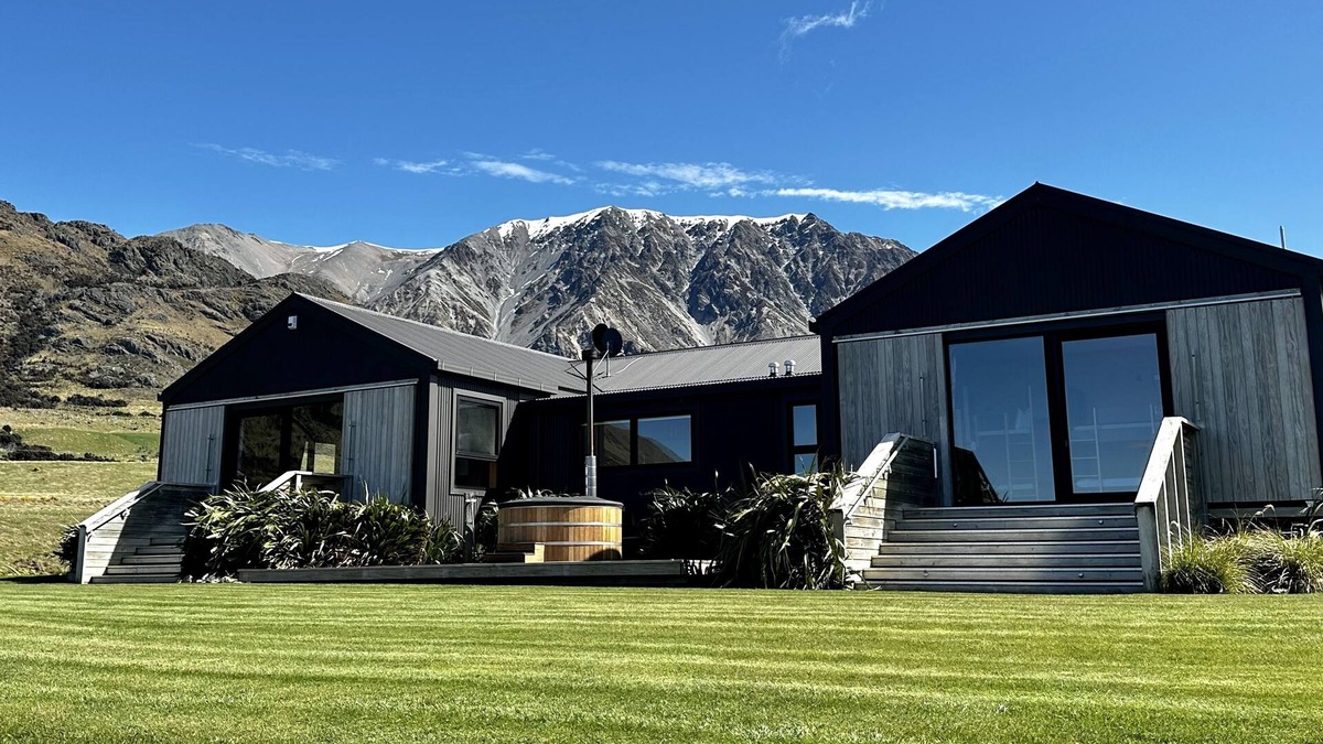 Ohau Cabin | Exclusive NZ high-country lodge hosting groups of up to 24.