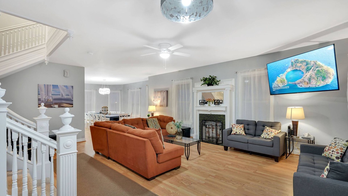 Atlantic City House | Exclusive Oceanfront House –Pickleball Rackets, Bikes Included