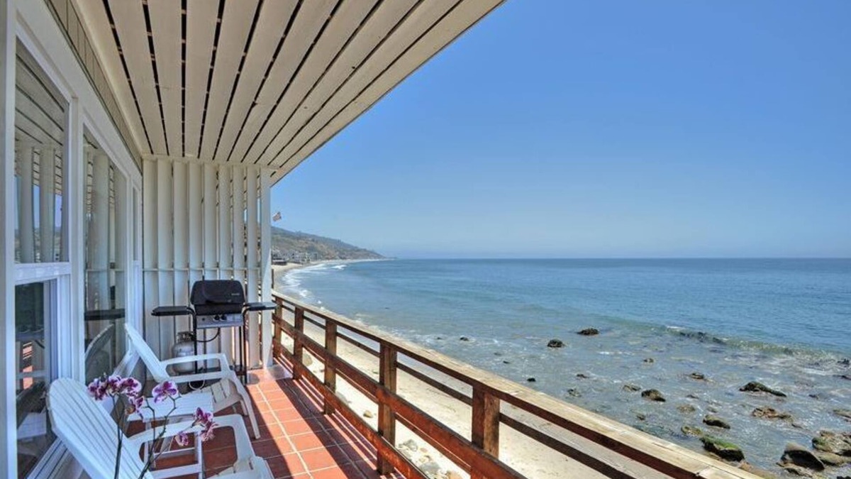 Eastern Malibu Apartment | Exclusive Oceanfront Cottage on Dry Sandy Carbon Beach - Seal
