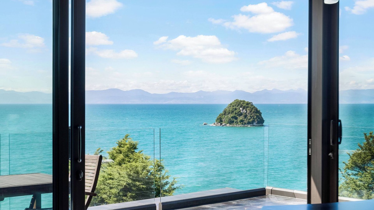 Ngaio Bay Cabin | Exclusive Penthouse Suite - Ocean Views, Beach Access, Full-Service Luxury Lodge