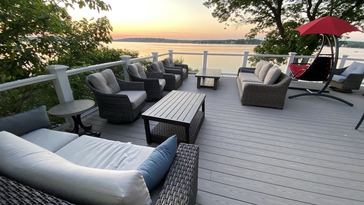 Pewaukee House | Exclusive Pewaukee Lake House ~ Includes Kayaks!