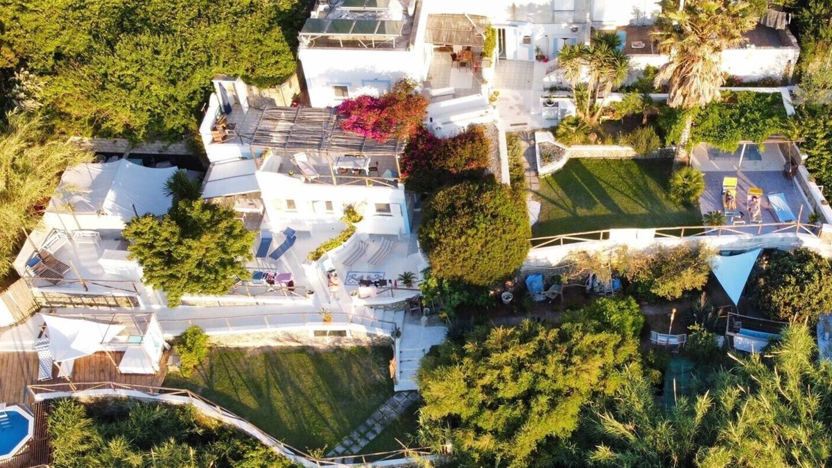Le Forna Villa | EXCLUSIVE Pool and Garden Villa Sunset Seaview