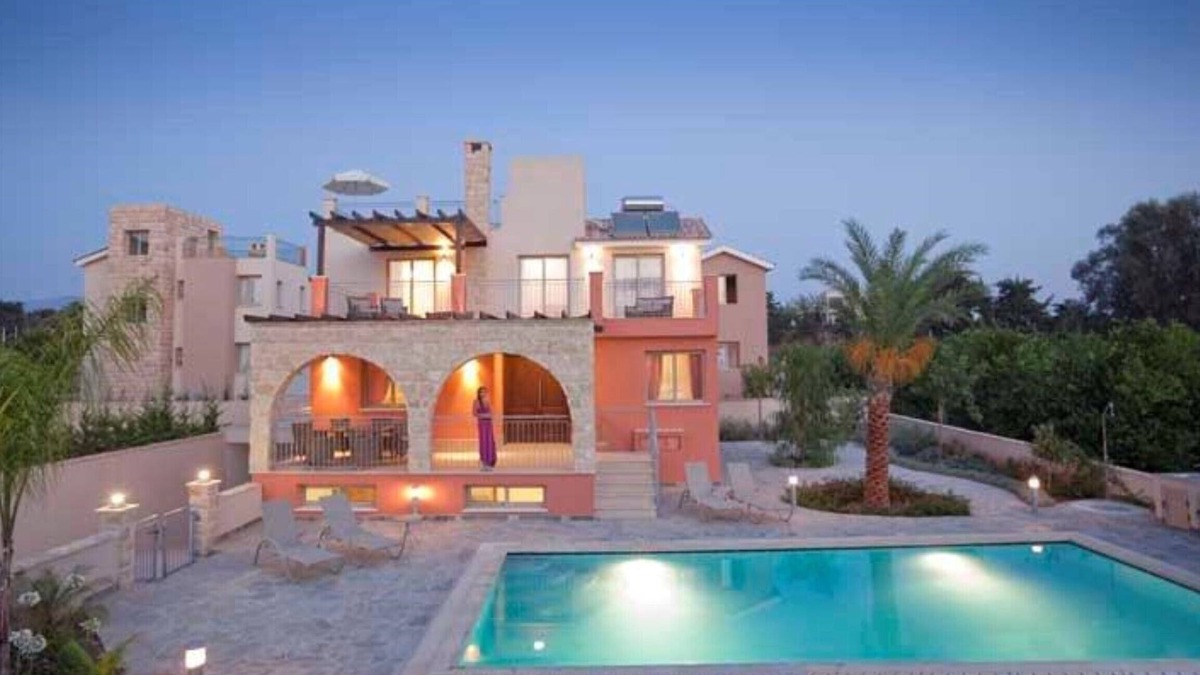 Polis Villa | Exclusive Private Sandy Beach - 4 Bed Villa - Heated Pool - Hot Tub -Games Room