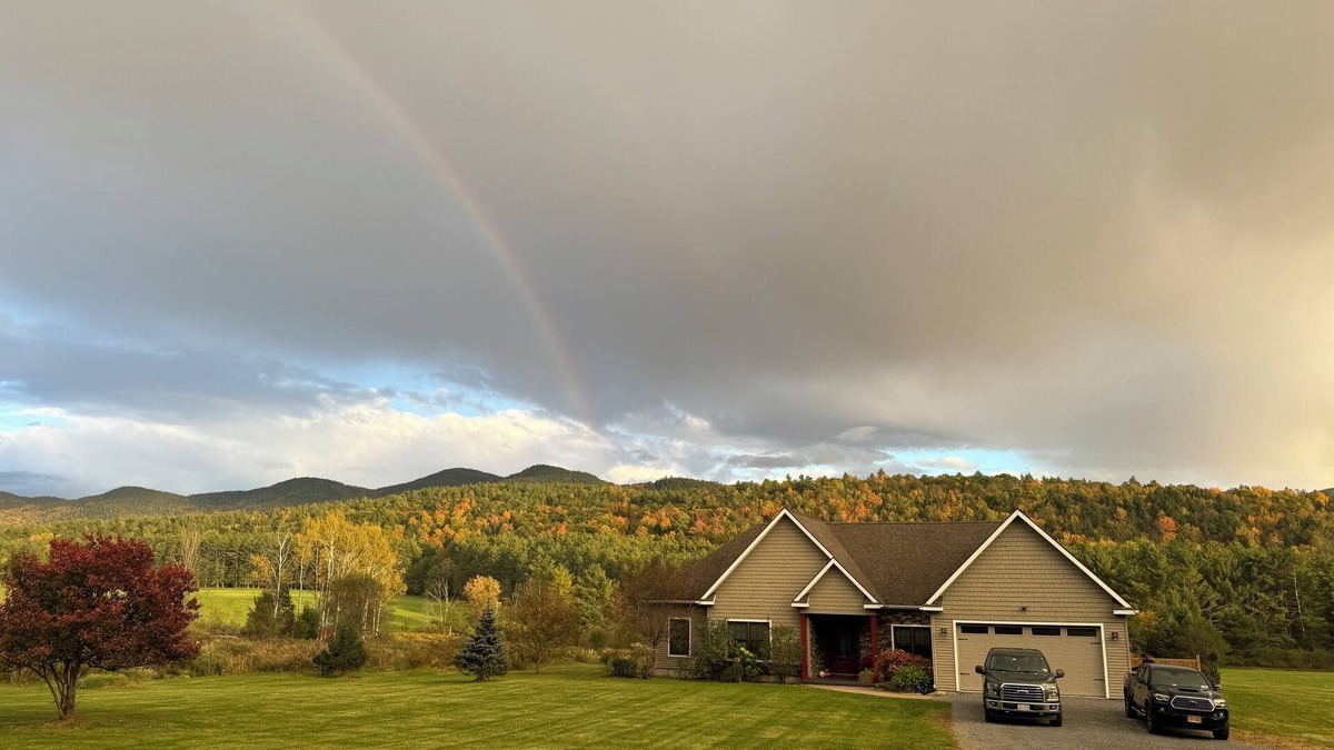 North Pole House | EXCLUSIVE Retreat- Red Dog Ranch- 120+ PRIVATE acres, Pet Friendly!