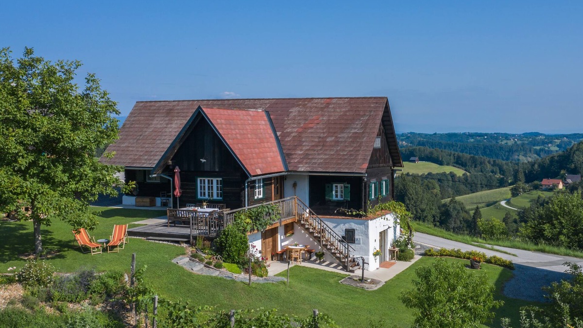 Altenbach House | Exclusive rustic vacation home with 125 square meters in the South Styrian wine country