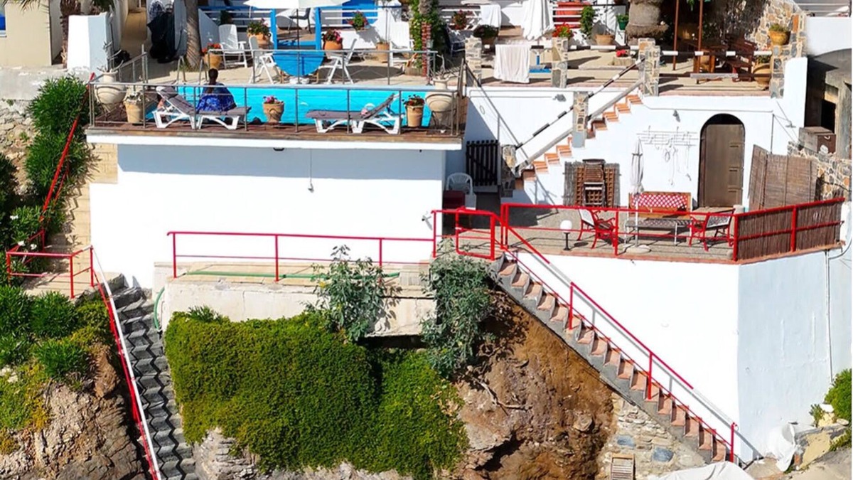 Linoperamata Apartment | Exclusive Seaside Retreat with Shared Pool & Private Beach Access 04