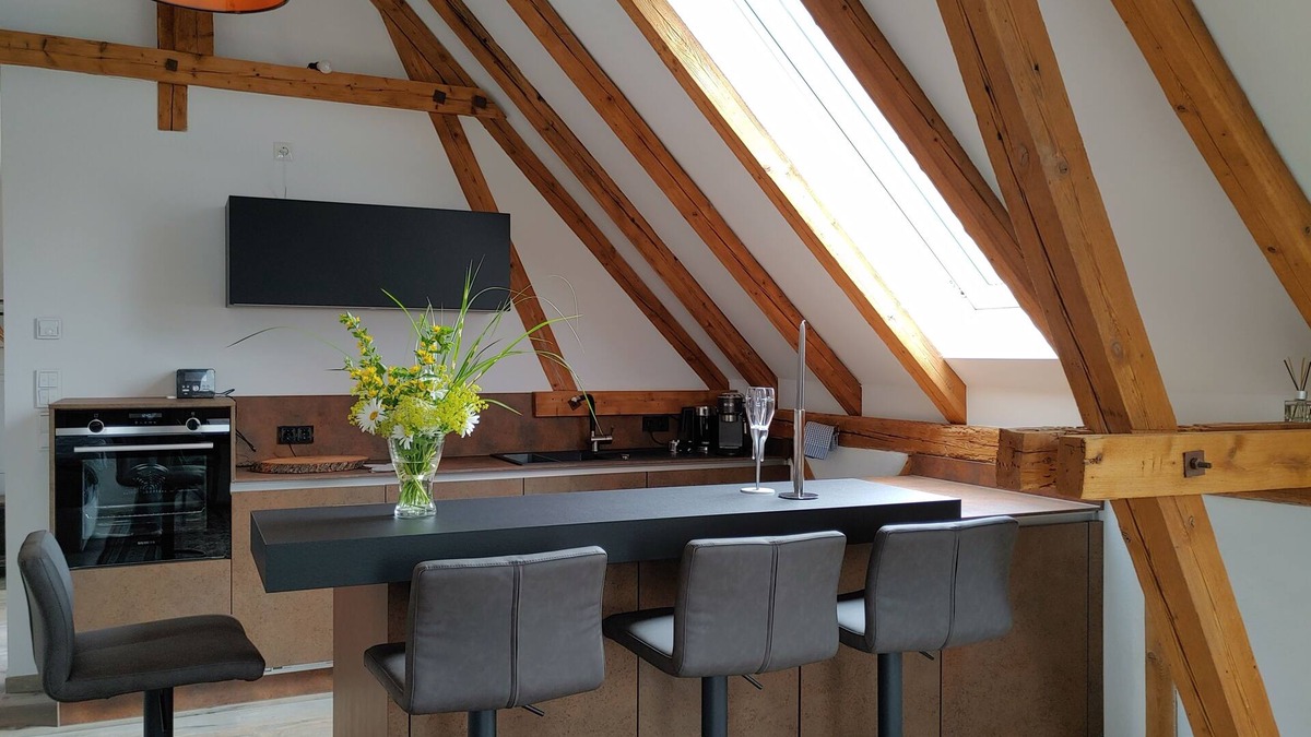 Cortendorf Apartment | Exclusive studio apartment with roof terrace and view of the Veste in the Cortendorfer Stadel