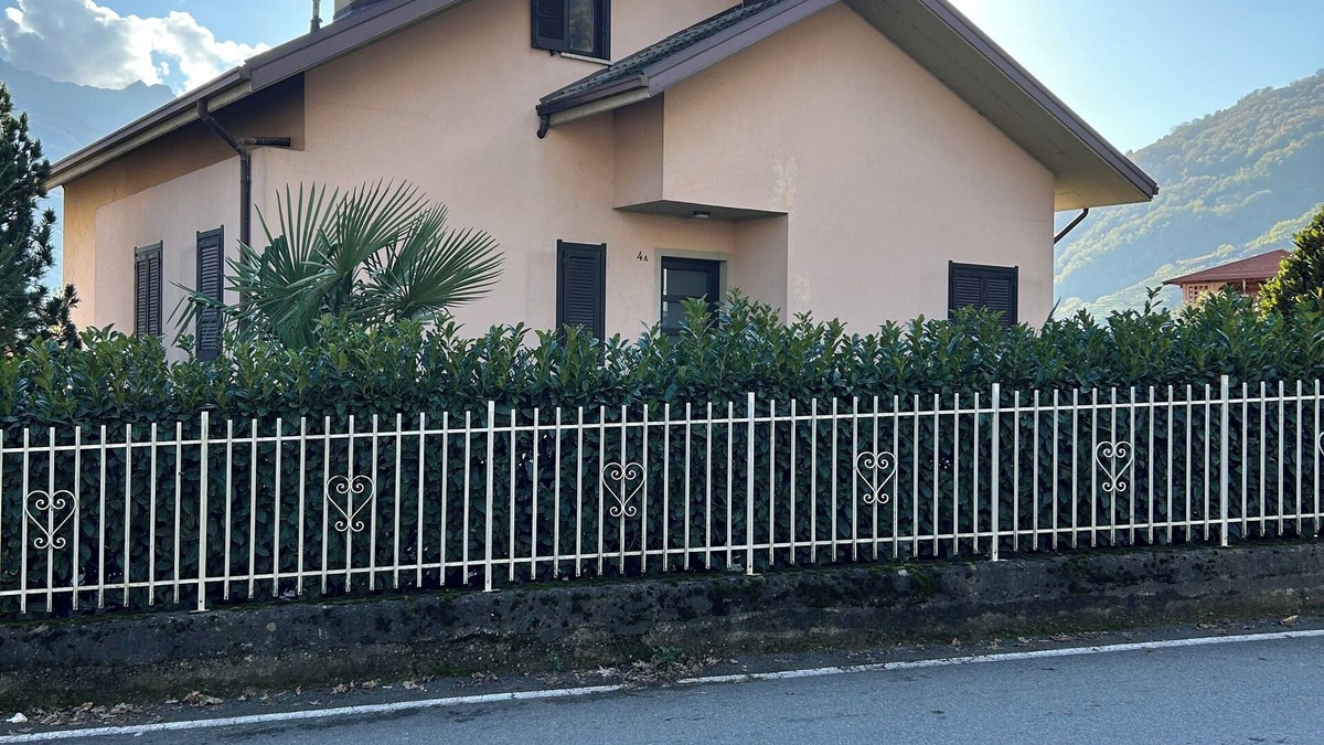 Bianzone House | Exclusive use cottage all on one floor, fenced garden. Animals welcome