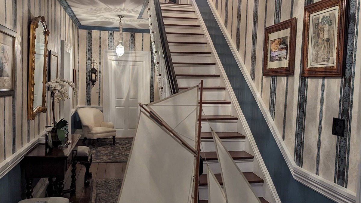 Washington House | Exclusive use of Second Floor Guest Suite of beautiful Victorian home