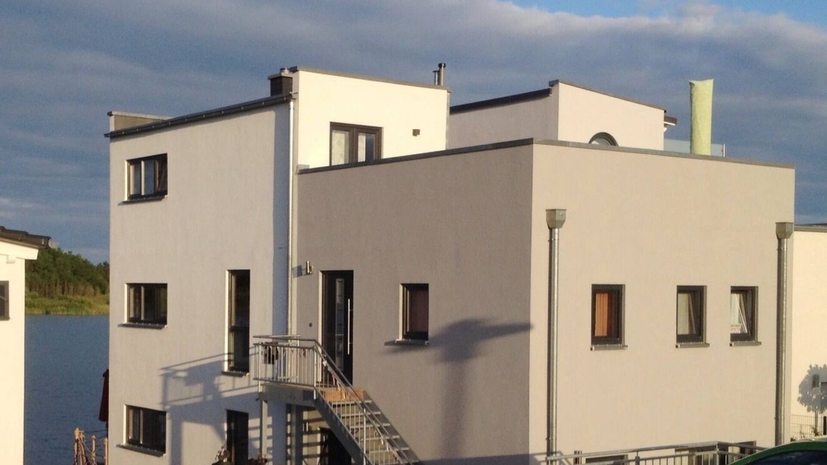 Kahnsdorf Condo | Exclusive vacation apartment directly above the water