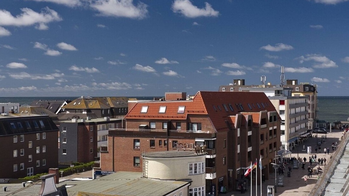 Westerland Apartment | Exclusive vacation apartment with sea view and large balcony in the middle of Westerland
