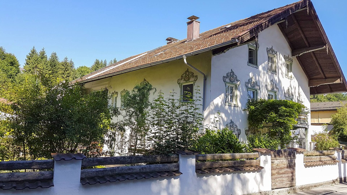 Traunstein Apartment | Exclusive vacation in the historic building in Chiemgau