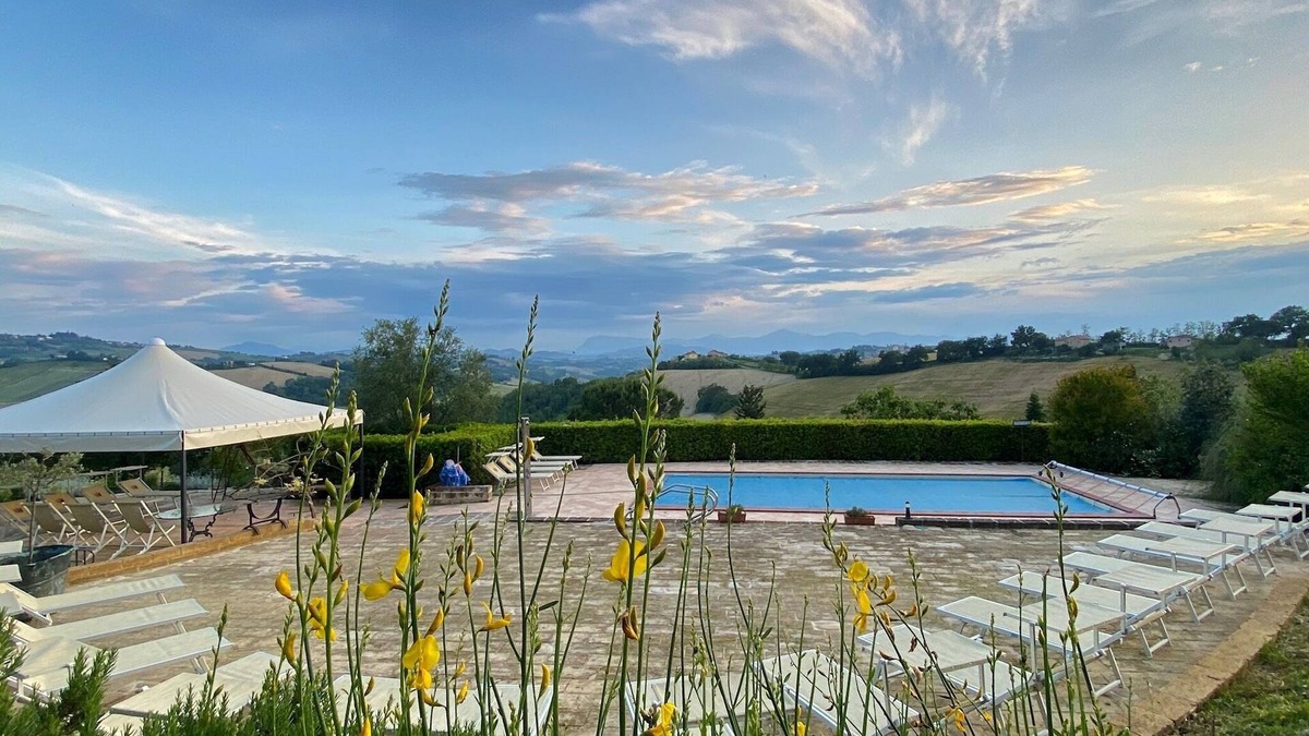 Ponzano di Fermo Villa | Exclusive Villa for 19, panoramic pool, air con and wi-fi