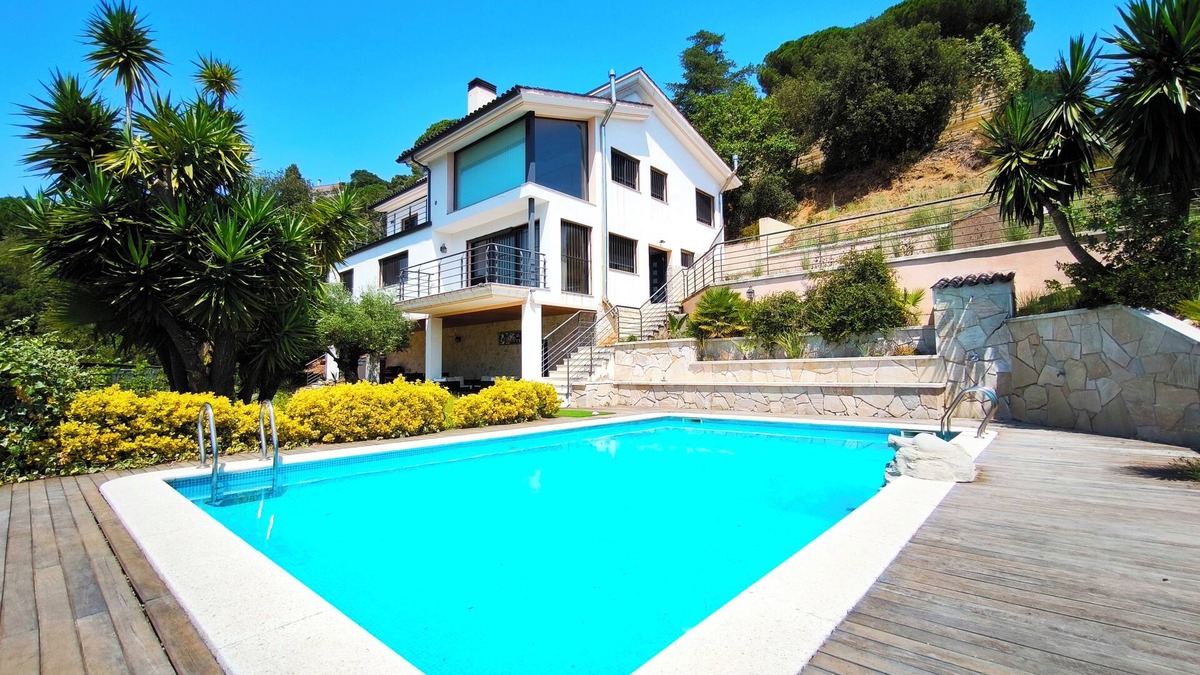 Vallgorguina House | Exclusive villa with private pool near Barcelona