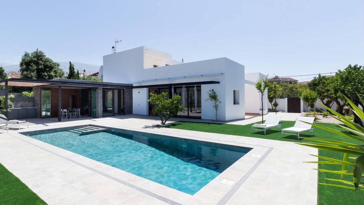 Melegis Villa | Exclusive Villa with garden and pool